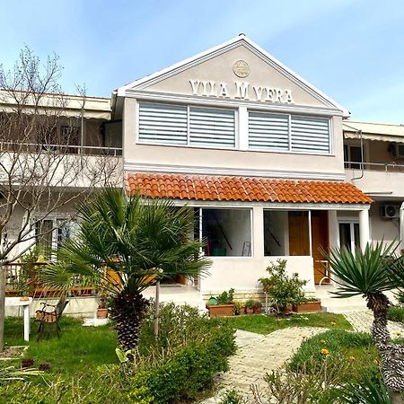 Vila M Vera Rooms With Kitchen And Apartments Durrës Kültér fotó
