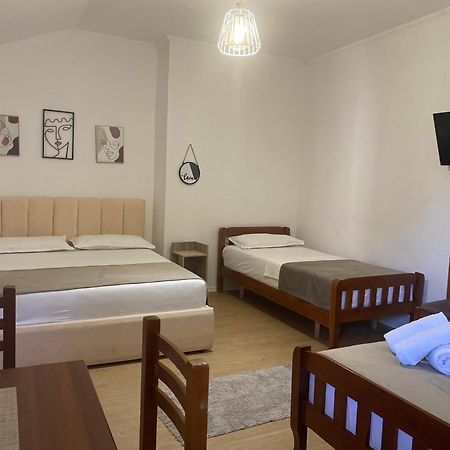 Vila M Vera Rooms With Kitchen And Apartments Durrës Kültér fotó