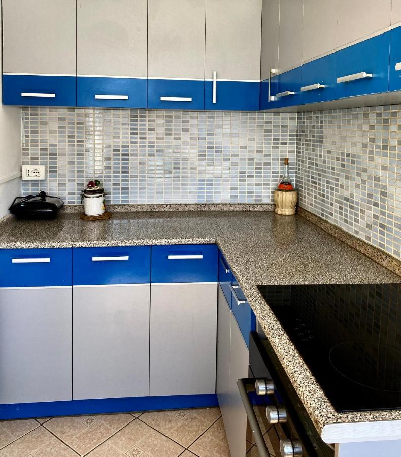 Vila M Vera Rooms With Kitchen And Apartments Durrës Kültér fotó