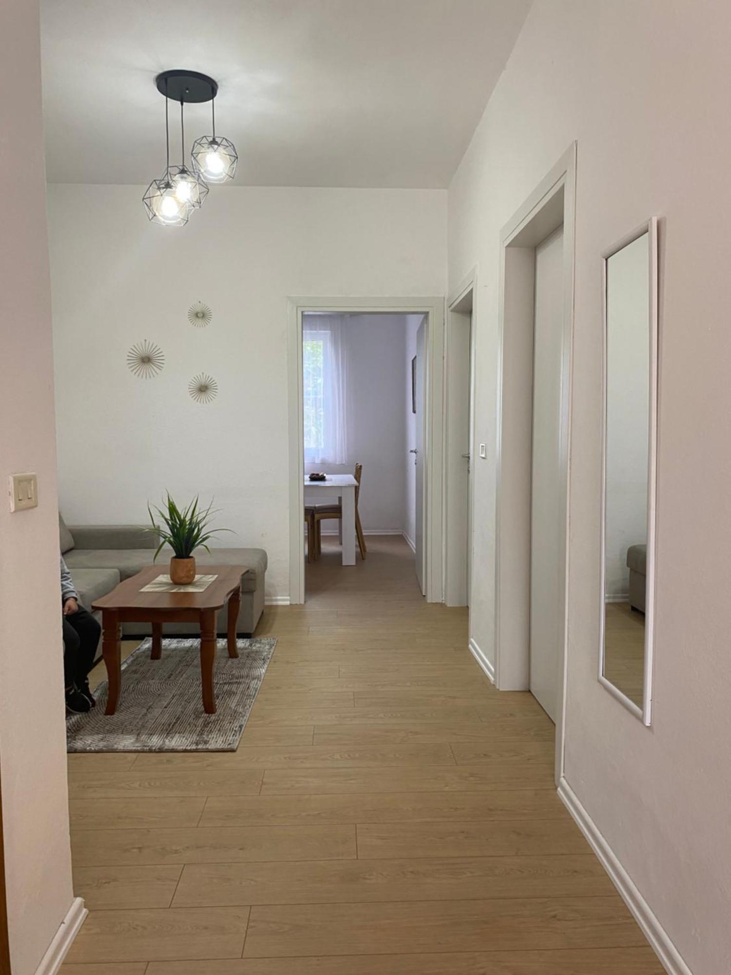 Vila M Vera Rooms With Kitchen And Apartments Durrës Kültér fotó