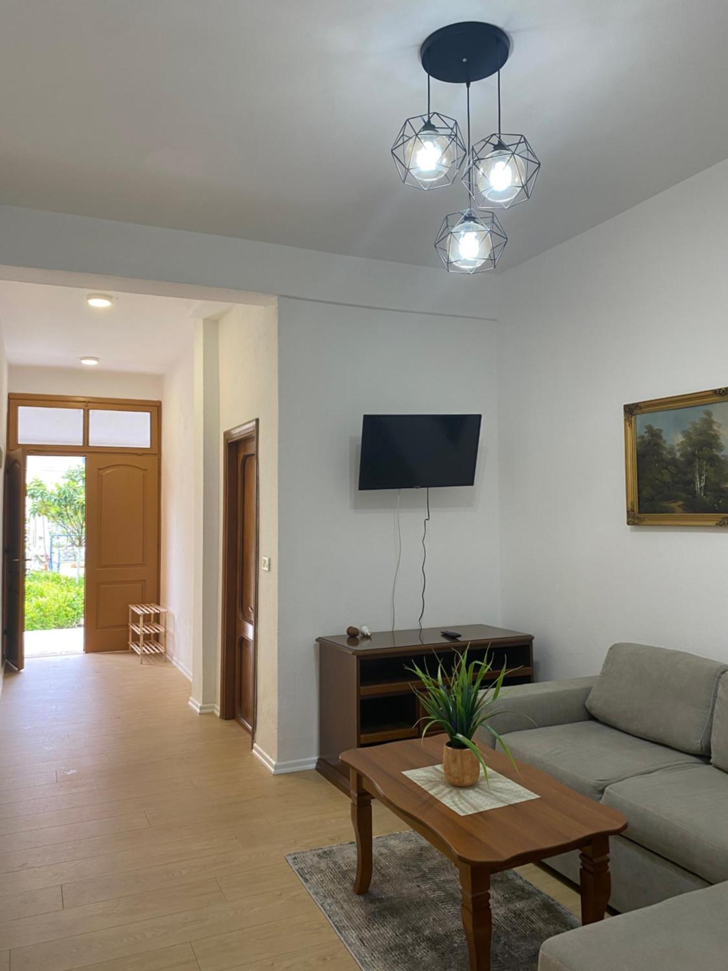 Vila M Vera Rooms With Kitchen And Apartments Durrës Kültér fotó