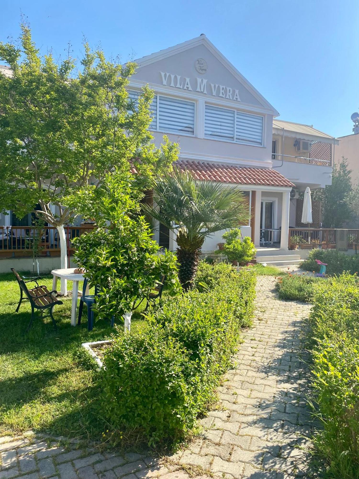 Vila M Vera Rooms With Kitchen And Apartments Durrës Kültér fotó
