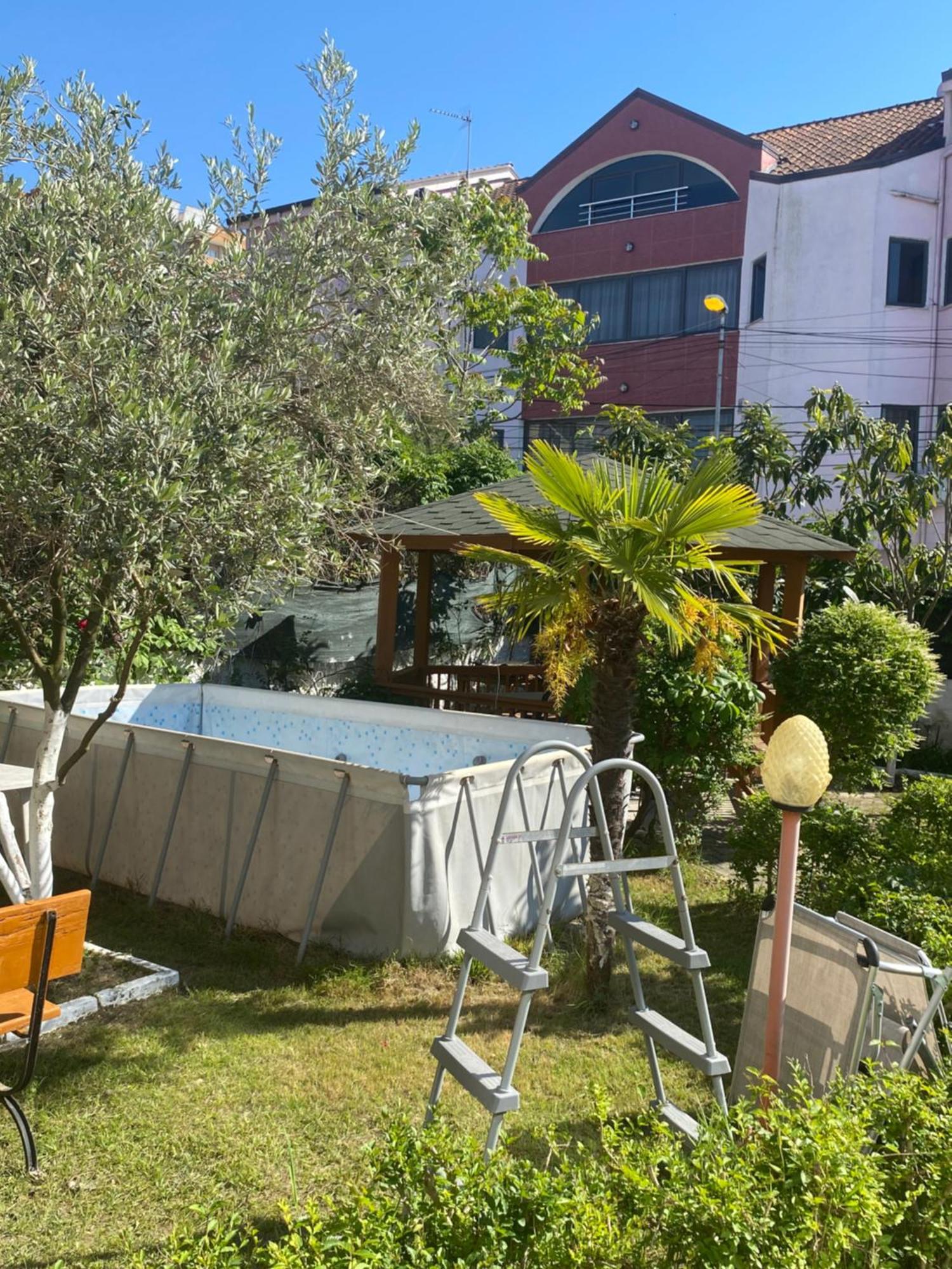 Vila M Vera Rooms With Kitchen And Apartments Durrës Kültér fotó