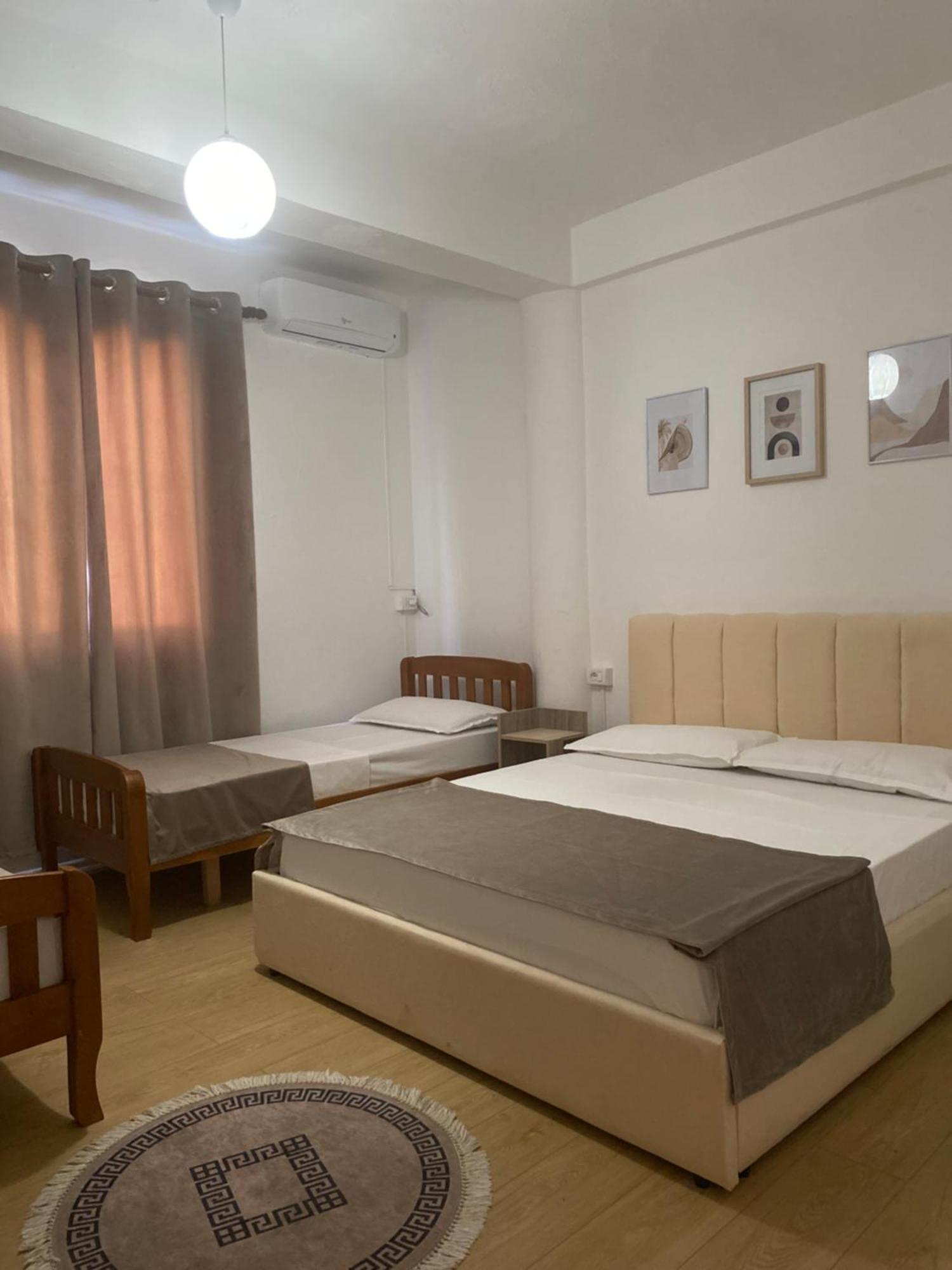 Vila M Vera Rooms With Kitchen And Apartments Durrës Kültér fotó