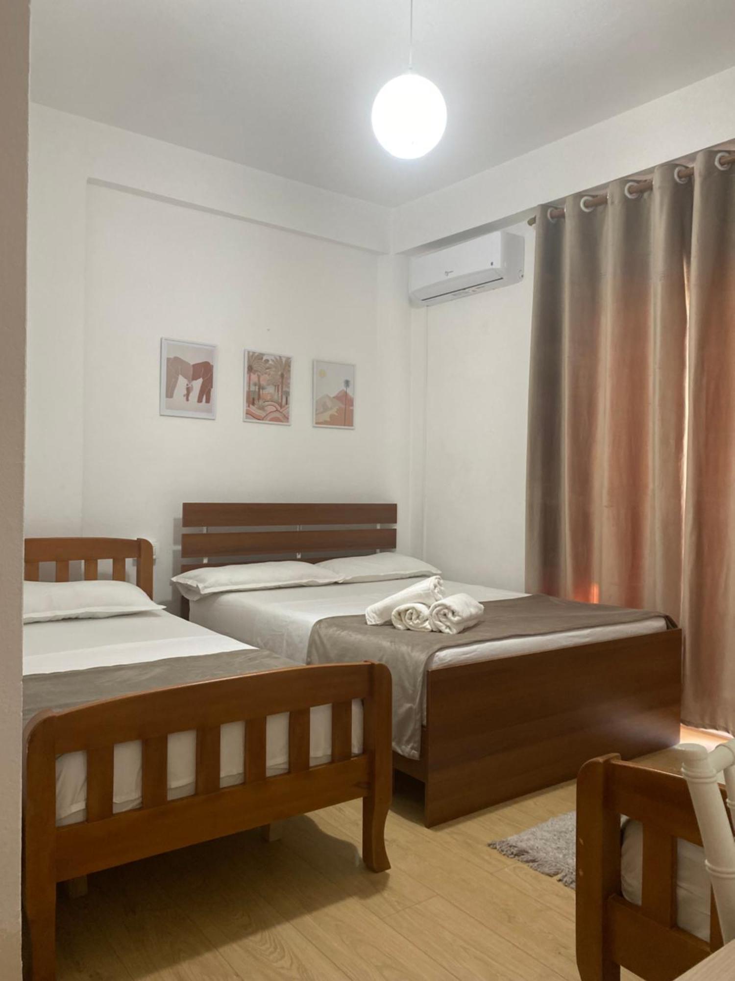 Vila M Vera Rooms With Kitchen And Apartments Durrës Kültér fotó