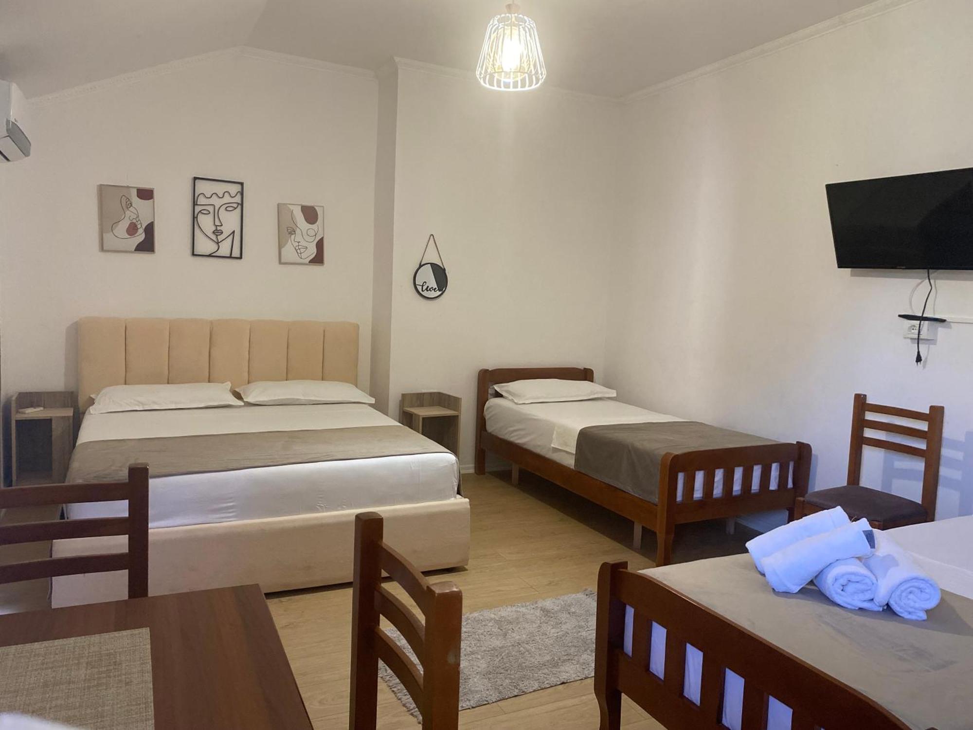 Vila M Vera Rooms With Kitchen And Apartments Durrës Kültér fotó