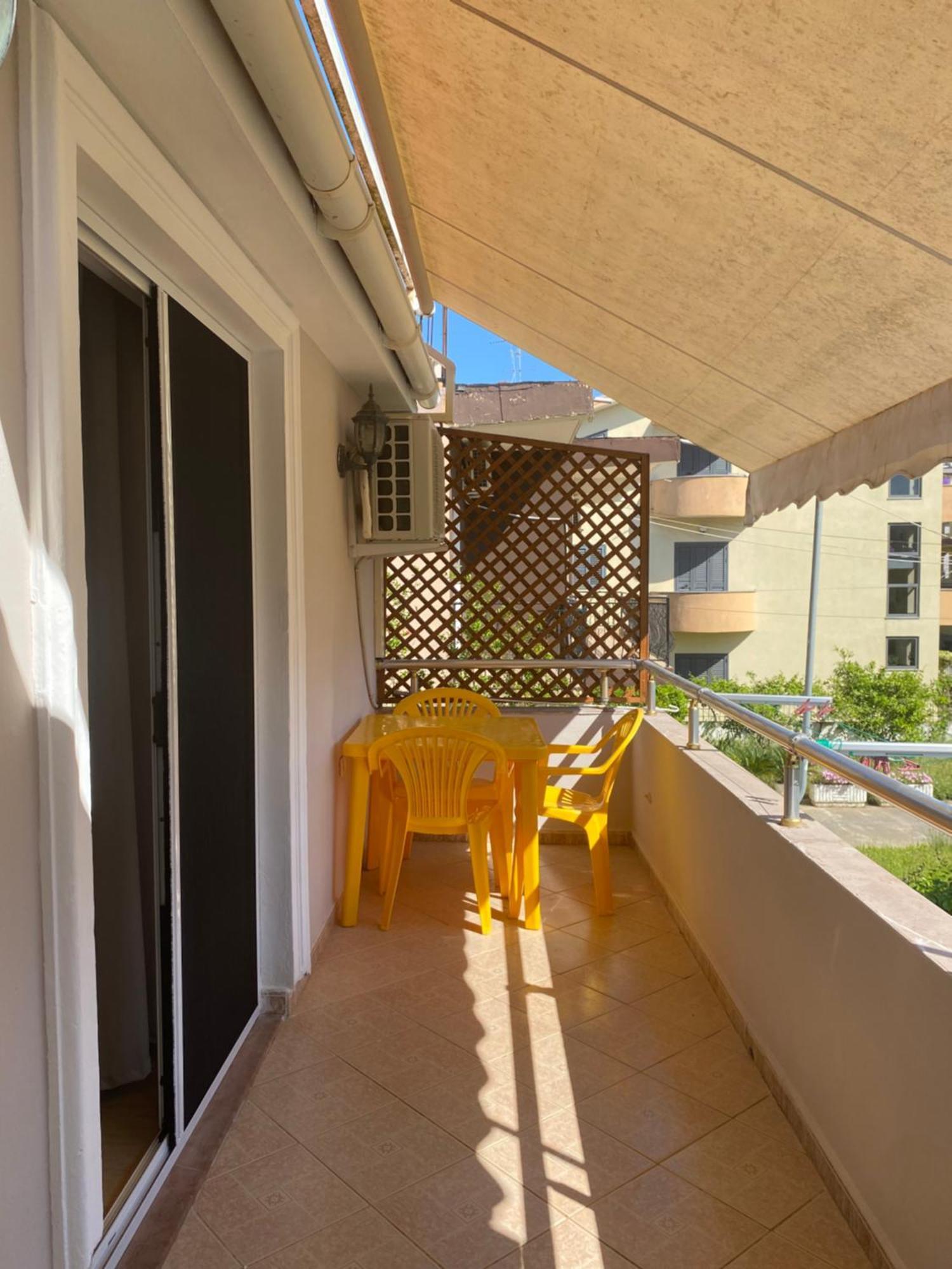 Vila M Vera Rooms With Kitchen And Apartments Durrës Kültér fotó