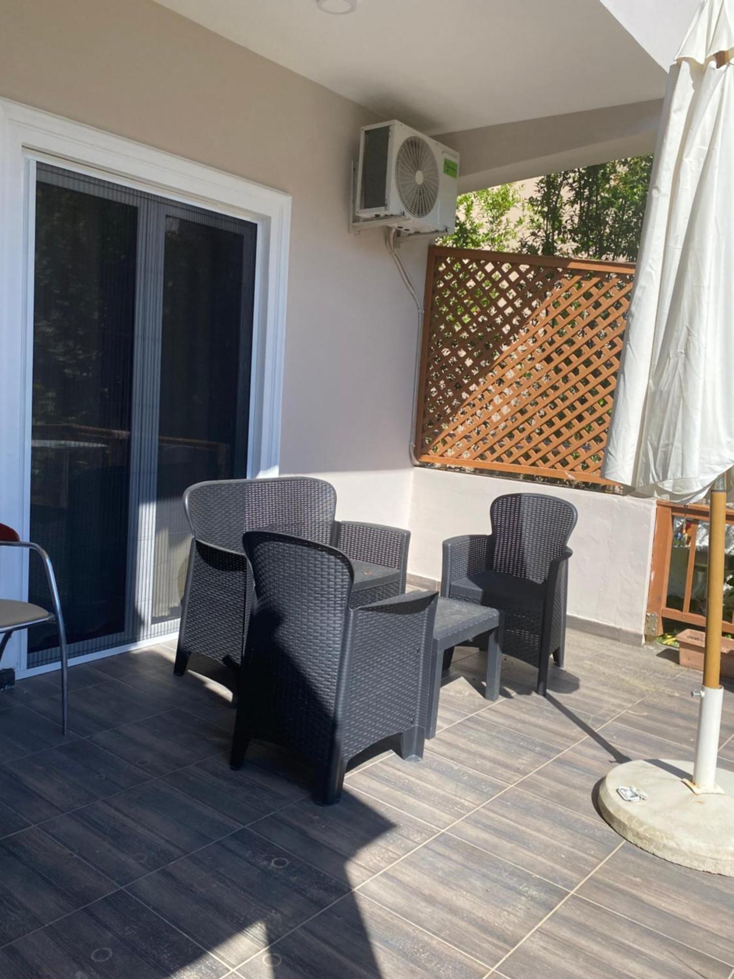 Vila M Vera Rooms With Kitchen And Apartments Durrës Kültér fotó