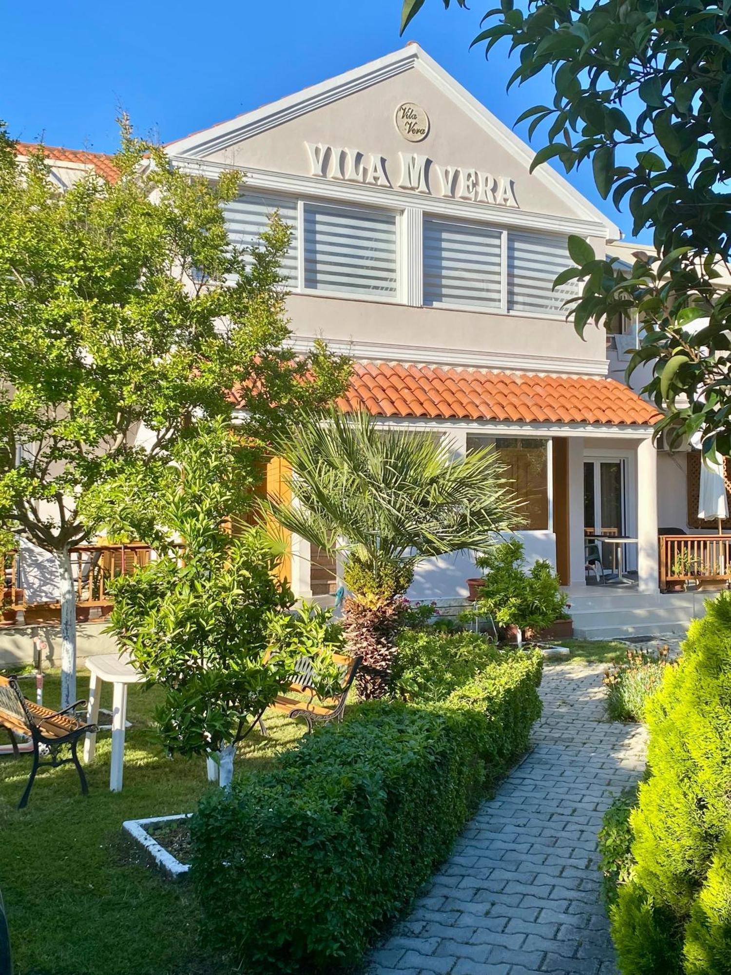 Vila M Vera Rooms With Kitchen And Apartments Durrës Kültér fotó
